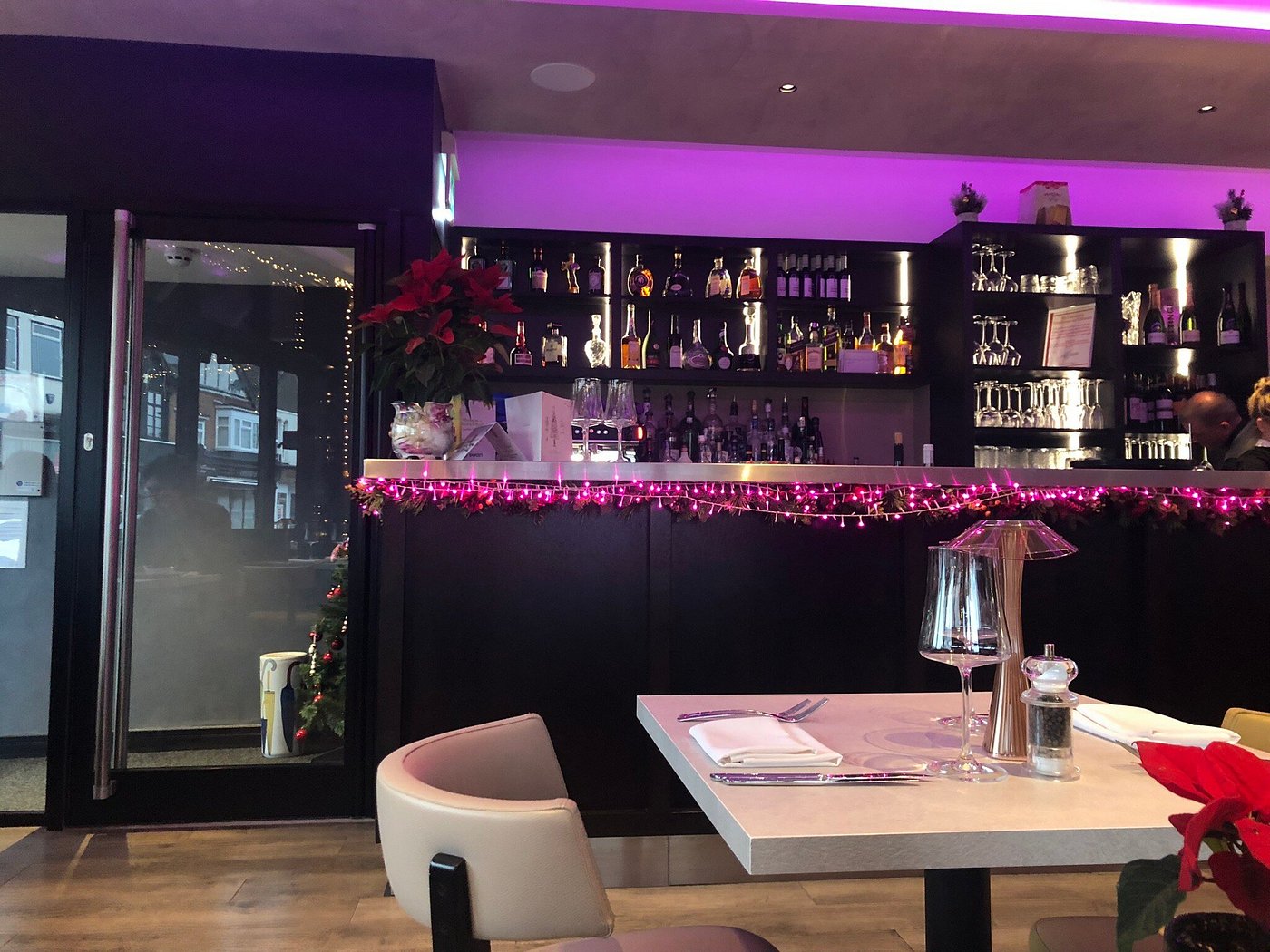 The GustoSi bar