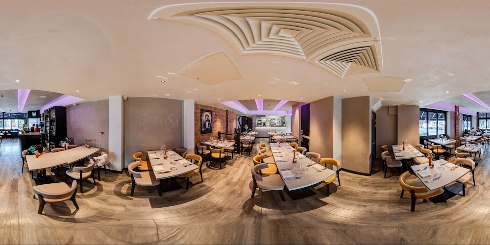 Inside the GustoSi dining room